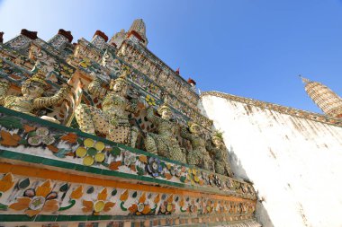 Wat Arun Ratchawararam Ratchawarhawihan veya Bangkok Yai bölgesinde Şafak Tapınağı, Tayland 