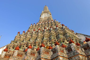 Wat Arun Ratchawararam Ratchawarhawihan veya Bangkok Yai bölgesinde Şafak Tapınağı, Tayland 