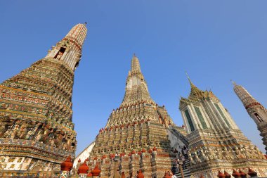 Bangkok, Tayland - Mart 04, 2023: Wat Arun Ratchawararam Ratchawarhawihan veya Şafak Tapınağı Bangkok Yai Bölgesi, Tayland 