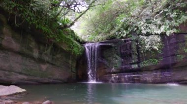 Wanggu Şelalesi Pingxi Bölgesi, New Taipei, Tayvan 'da bir şelale.