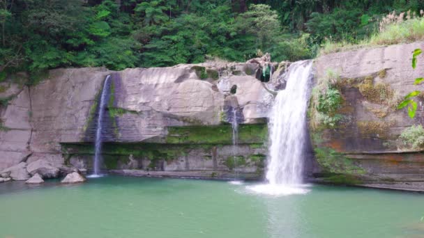 Lingjiao Waterval Een Waterval Gelegen Pingxi District New Taipei City — Stockvideo