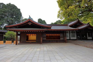 Shibuya Şehri, Tokyo, Japonya 'da Meiji Jingu (Ormanla çevrili Şinto türbesi).
