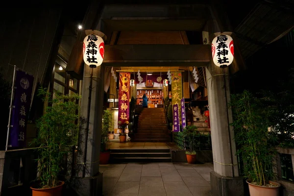 小さな10世紀の神社 東京都港町にあるカラスモリ神社 — ストック写真