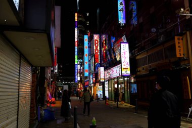  Tokyo, Japonya 'da neon ışıklı gece manzarası