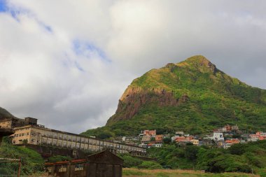Taipei Tayvan 'da popüler bir turizm merkezi olan Jinguashi ve Jiufen bölgesinin dağ manzarası