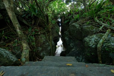 Tayvan 'ın kuzeydoğu kıyısındaki Beiguan Gelgit Parkı (New Taipei City ve Yilan) Ulusal Manzara Bölgesi.