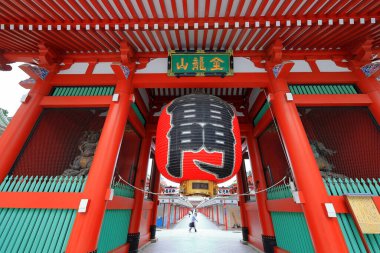 Sensoji, Asakusa Kannon Tapınağı, Tokyo 'nun en popüler tapınaklarından biri..