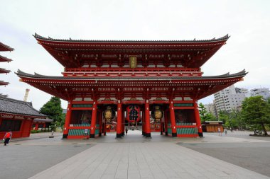 Sensoji, Asakusa Kannon Tapınağı, Tokyo 'nun en popüler tapınaklarından biri..