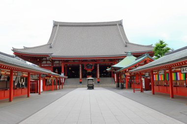 Sensoji, Asakusa Kannon Tapınağı, Tokyo 'nun en popüler tapınaklarından biri..