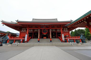 Sensoji, Asakusa Kannon Tapınağı, Tokyo 'nun en popüler tapınaklarından biri..