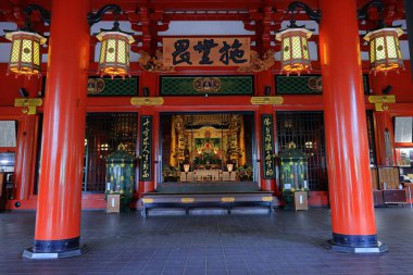 Sensoji, Asakusa Kannon Tapınağı, Tokyo 'nun en popüler tapınaklarından biri..