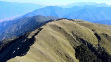 Nantou Tayvan 'daki Hehuanshan Ulusal Orman Dinlenme Bölgesi' nin güzel dağ manzarası,
