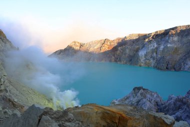 Doğu Java Adası, Endonezya 'daki Ijen Geopark' ta Kawah Ijen volkanı (sülfür madeni)