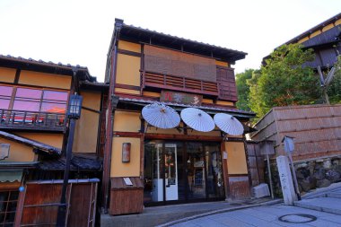  Kiyomizu-dera tapınağı yakınlarındaki geleneksel binalar, Kiyomizu 'daki bir Budist Tapınağı, Higashiyama Ward, Kyoto Japonya.