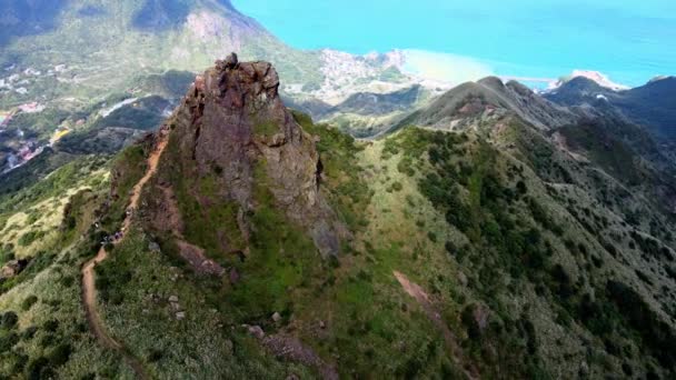 Pemandangan Gunung Jinguashi Dan Jiufen Merupakan Tujuan Wisata Yang Populer — Stok Video