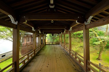 Eikan-do Tapınağı, Japonya 'nın Kyoto şehrinde antik sanat ve Zen bahçesi olan büyük bir Budist tapınağı.