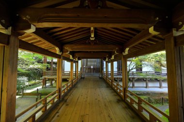 Eikan-do Tapınağı, Japonya 'nın Kyoto şehrinde antik sanat ve Zen bahçesi olan büyük bir Budist tapınağı.