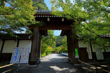 Eikan-do Tapınağı, Japonya 'nın Kyoto şehrinde antik sanat ve Zen bahçesi olan büyük bir Budist tapınağı.