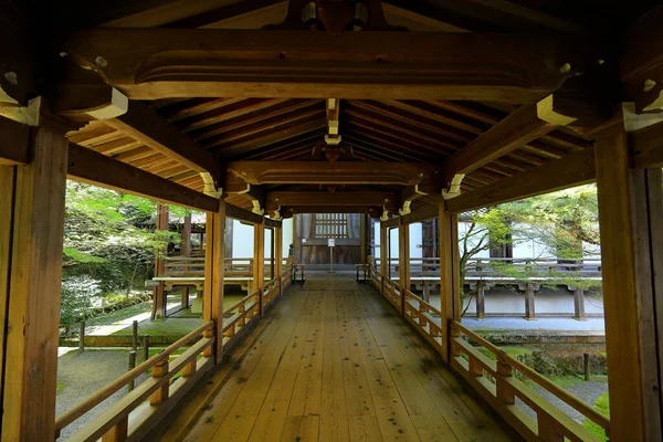 Eikan-do Tapınağı, Japonya 'nın Kyoto şehrinde antik sanat ve Zen bahçesi olan büyük bir Budist tapınağı.