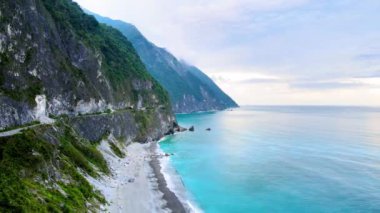 Qingshui uçurumunun manzarası, Taroko Ulusal Parkı 'nın bir kısmı, Hualien, doğu Tayvan' da yer alıyor.