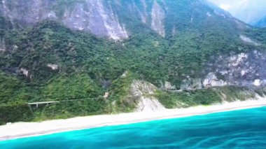 Qingshui uçurumunun manzarası, Taroko Ulusal Parkı 'nın bir kısmı, Hualien, doğu Tayvan' da yer alıyor.