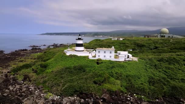 Fuguijiao灯台 1800台湾の海岸線の最も北のポイントで灯台 — ストック動画