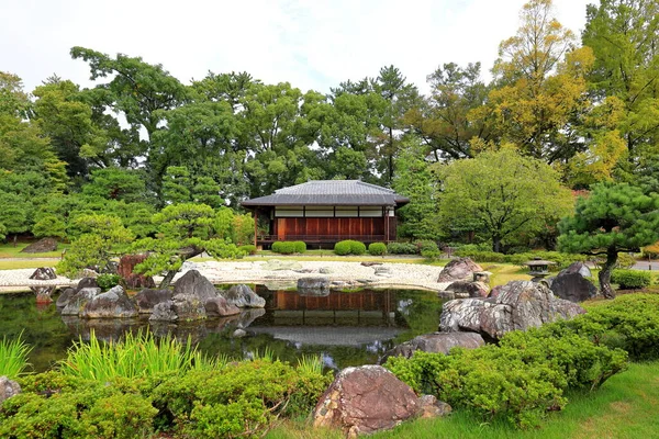 京都中京区二条町の将軍家康のための庭園を有する二条城 ストック画像
