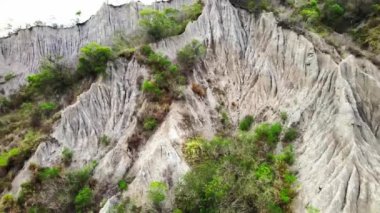 Liji Badland Geopark, Taitung, Tayvan 'da Beinan deresi ile birlikte.