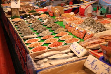 Taoyuan Tayvan 'daki Yongan Balıkçılık Limanı' nda Yongan balık pazarı.