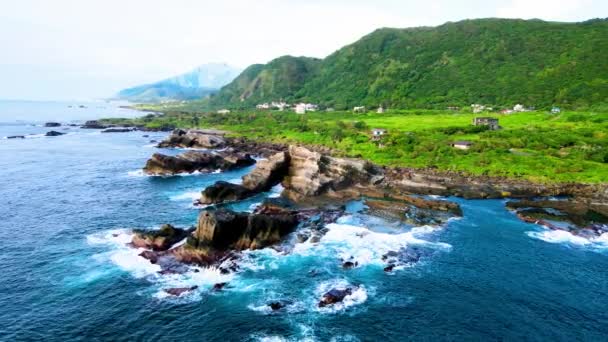 Tayvan Doğusundaki Hualien Bulunan Doğal Aşınmış Taş Merdiveni Olan Shitiping — Stok video