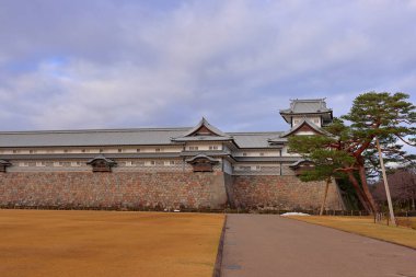 Kanazawa Kalesi Parkı. Marunouchi, Kanazawa, Ishikawa, Japonya 'da bir restorasyon kalesi.