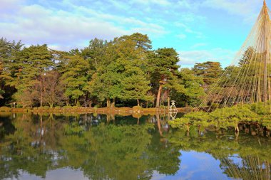 Kenroku-en Kanazawa, Ishikawa, Japonya 'da, Japonya' nın üç büyük bahçesinden biri..