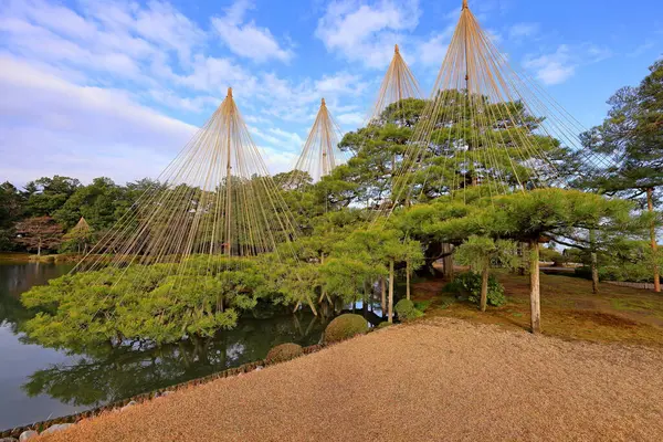 Kenroku-en Kanazawa, Ishikawa, Japonya 'da, Japonya' nın üç büyük bahçesinden biri..