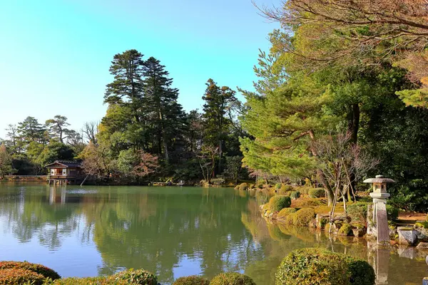 Kenroku-en Kanazawa, Ishikawa, Japonya 'da, Japonya' nın üç büyük bahçesinden biri..