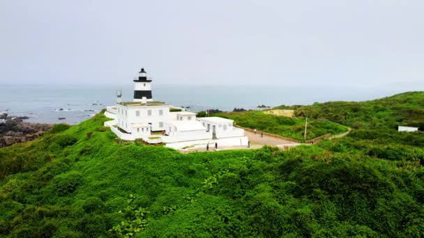 Fuguijiao灯台 1800台湾の海岸線の最も北のポイントで灯台 — ストック動画