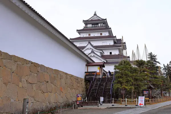 Tsuruga Şatosu (Wakamatsu Kalesi) Otemachi, Aizuwakamatsu, Fukushima, Japonya 'daki 14. yüzyıl şatosunun somut bir kopyası. 