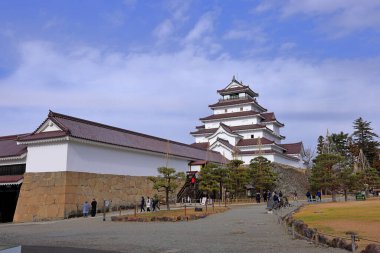 Tsuruga Şatosu (Wakamatsu Kalesi) Otemachi, Aizuwakamatsu, Fukushima, Japonya 'daki 14. yüzyıl şatosunun somut bir kopyası. 