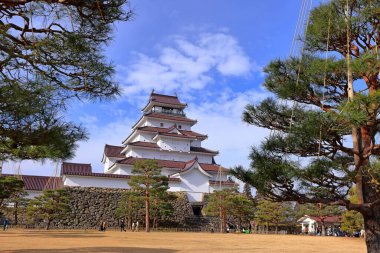 Tsuruga Şatosu (Wakamatsu Kalesi) Otemachi, Aizuwakamatsu, Fukushima, Japonya 'daki 14. yüzyıl şatosunun somut bir kopyası. 