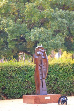 Honmachi, Himeji, Hyogo, Japonya 'daki Himeji Şehir Sanat Müzesi önünde heykel