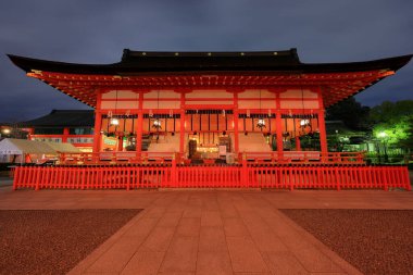 Fushimi Inari Taisha 'nın Fukakusa, Yabunouchicho, Fushimi Ward, Kyoto, Japonya' da yüzlerce geleneksel kapısı var.