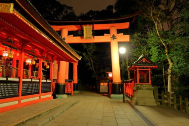 Fushimi Inari Taisha 'nın Fukakusa, Yabunouchicho, Fushimi Ward, Kyoto, Japonya' da yüzlerce geleneksel kapısı var.