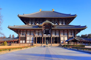 Japonya 'nın Zoshicho, Nara, Japonya' daki en büyük bronz Buda heykellerinden birine sahip bir Budist tapınağı.