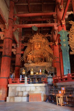 Japonya 'nın Zoshicho, Nara, Japonya' daki en büyük bronz Buda heykellerinden birine sahip bir Budist tapınağı.
