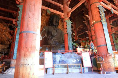 Japonya 'nın Zoshicho, Nara, Japonya' daki en büyük bronz Buda heykellerinden birine sahip bir Budist tapınağı.