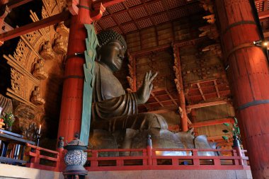 Japonya 'nın Zoshicho, Nara, Japonya' daki en büyük bronz Buda heykellerinden birine sahip bir Budist tapınağı.