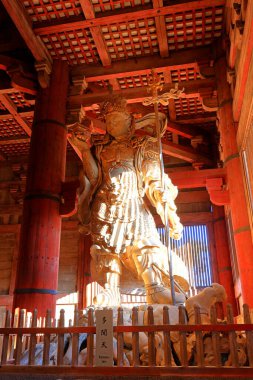 Japonya 'nın Zoshicho, Nara, Japonya' daki en büyük bronz Buda heykellerinden birine sahip bir Budist tapınağı.