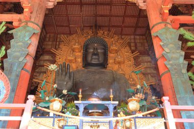 Japonya 'nın Zoshicho, Nara, Japonya' daki en büyük bronz Buda heykellerinden birine sahip bir Budist tapınağı.