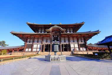 Japonya 'nın Zoshicho, Nara, Japonya' daki en büyük bronz Buda heykellerinden birine sahip bir Budist tapınağı.