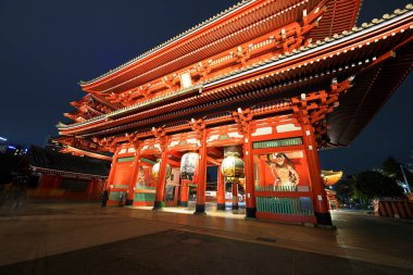 Sensoji, Asakusa Kannon Tapınağı, Tokyo 'nun en popüler tapınaklarından biri..
