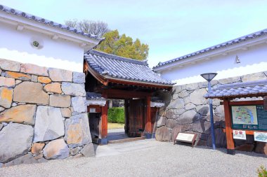  Marunouchi, Kofu, Yamanashi, Japonya 'da kiraz çiçekleriyle Maizuru Kalesi Parkı